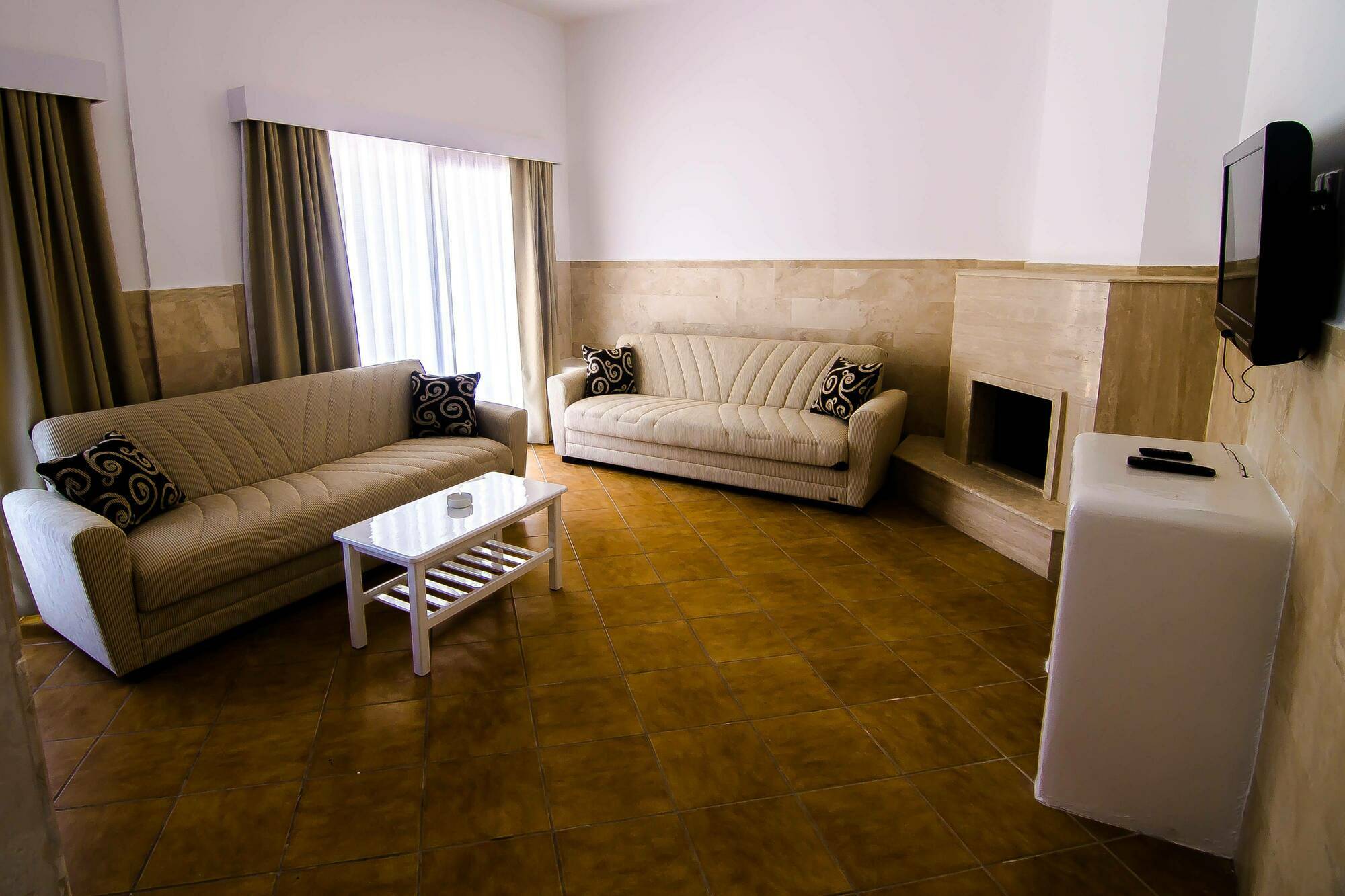 The Pine Bay Club Hotel Kirenia Zewnętrze zdjęcie