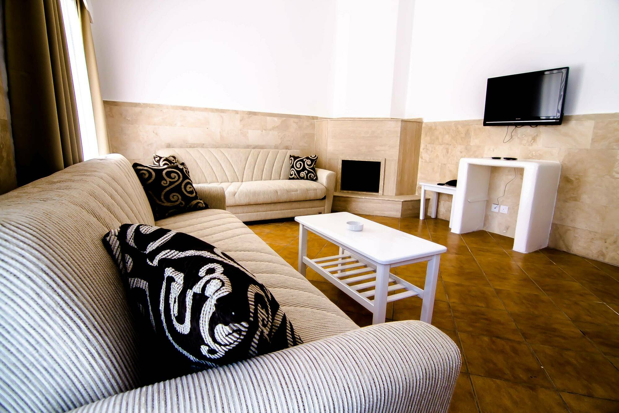 The Pine Bay Club Hotel Kirenia Zewnętrze zdjęcie