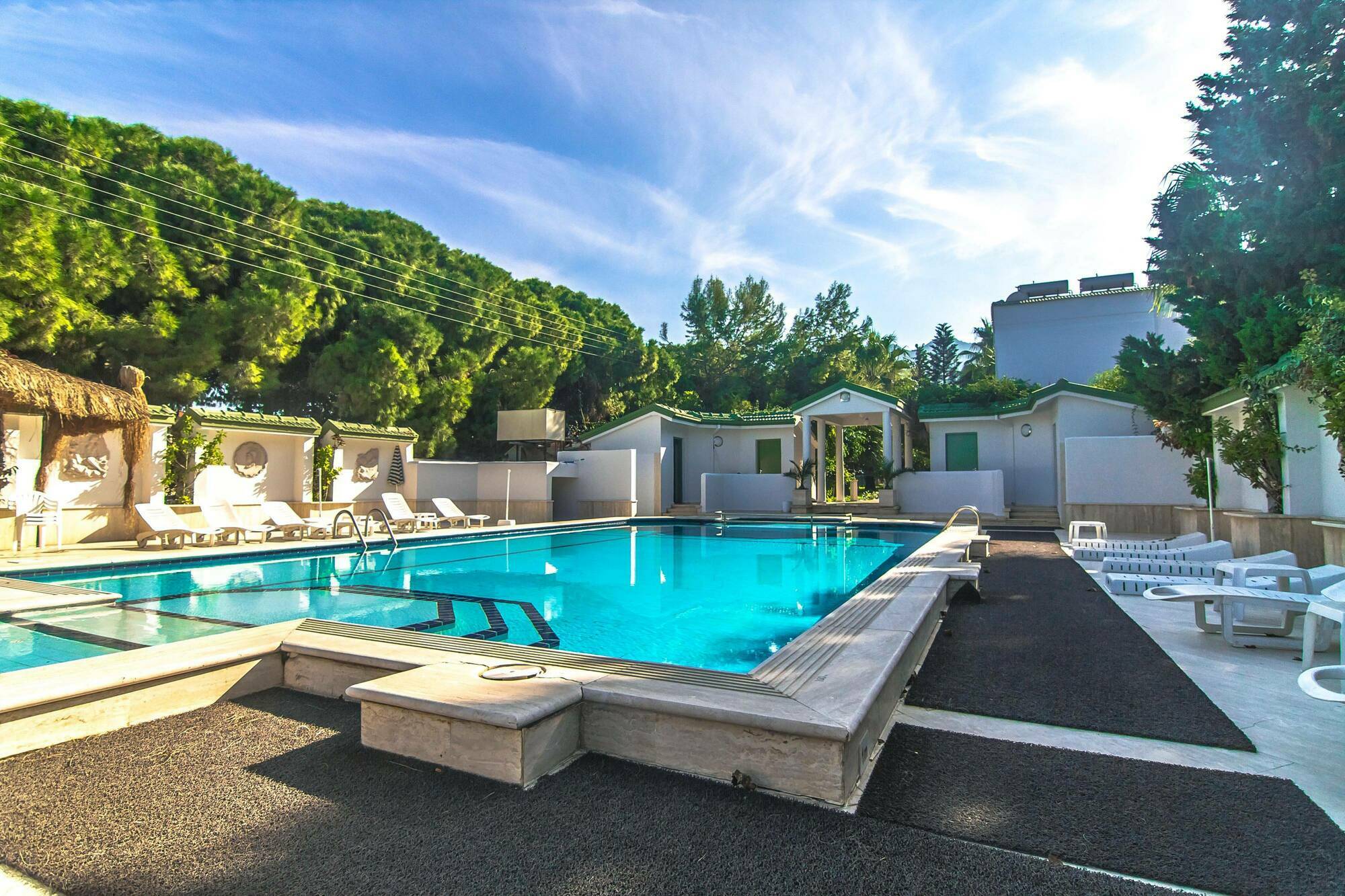 The Pine Bay Club Hotel Kirenia Zewnętrze zdjęcie